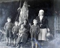 familia-durante-matanza-porco